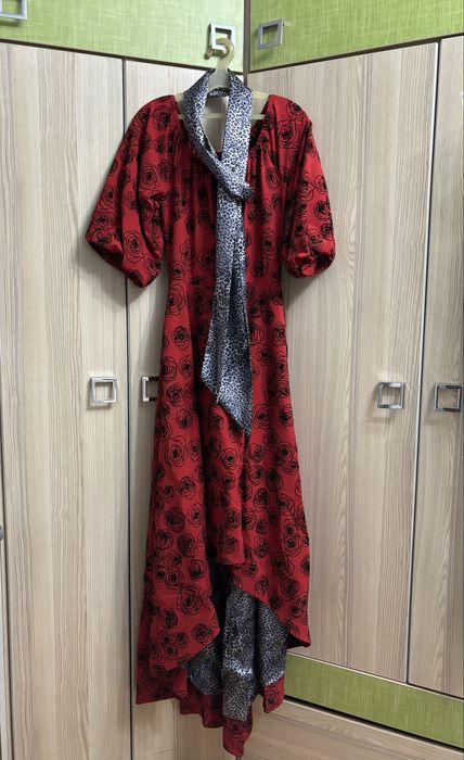 Продается платье с розами- удобное, эффектное, универсальное