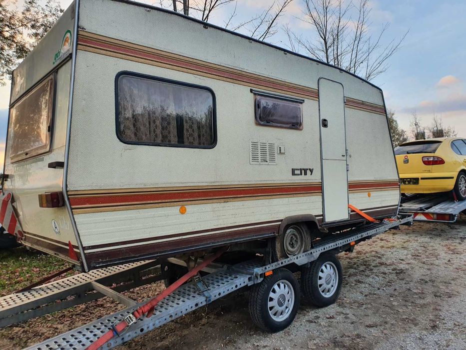 Каравана Citу 4900 дълга на 2000 метра широка