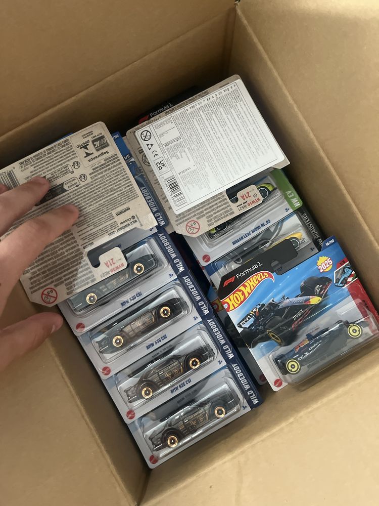 Hot wheels case J
