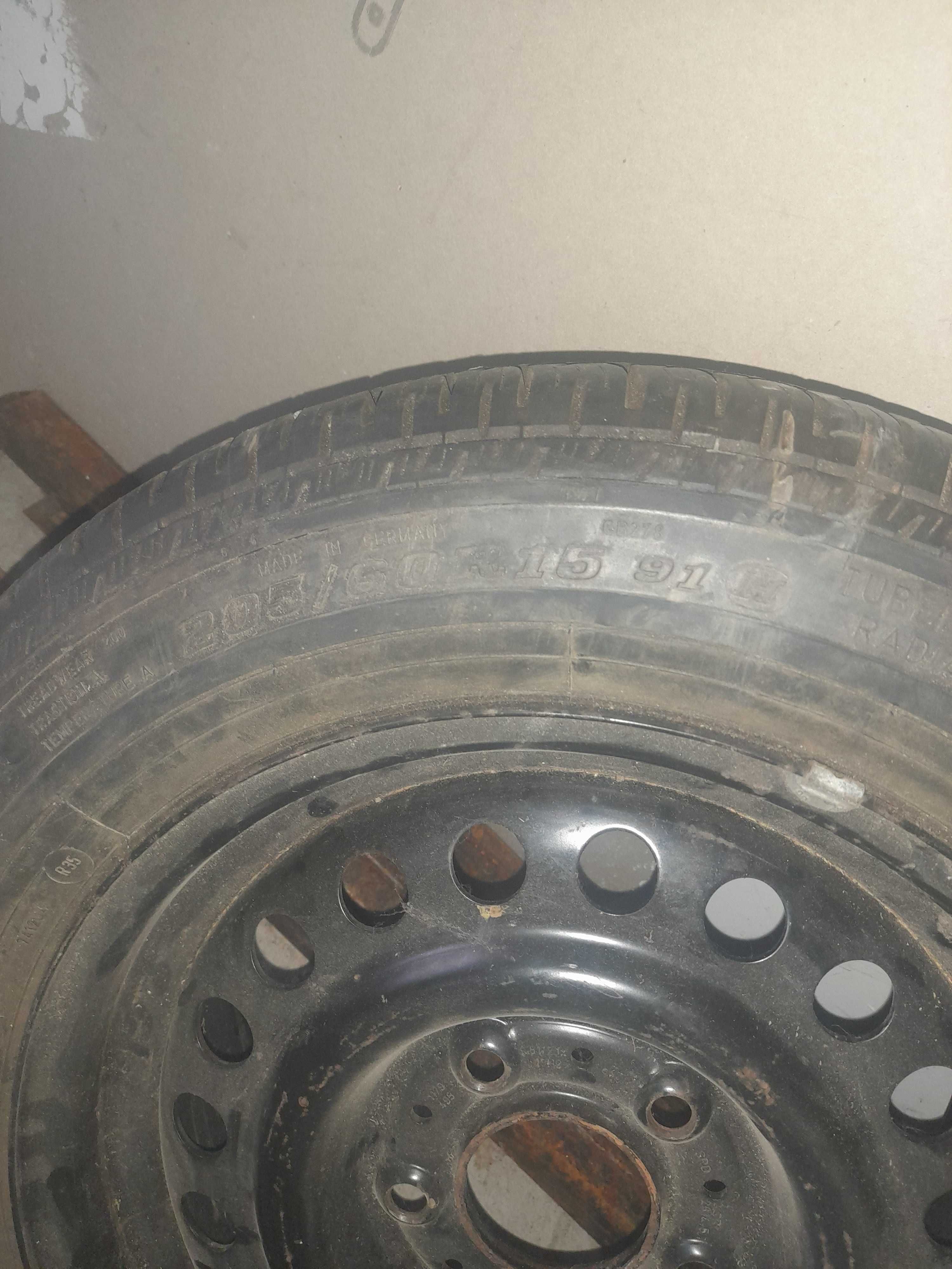 Roată 205/60R15  Bună