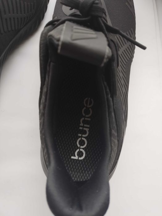 Маратонки Adidas. Чисто нови