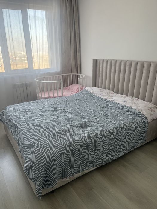 Кровать двуспальная без матраса