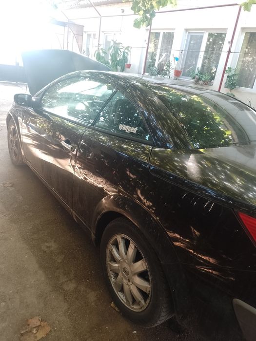 Vând Renault Megane 2 decapotabil cu volan pe dreapta.+ Una bonus