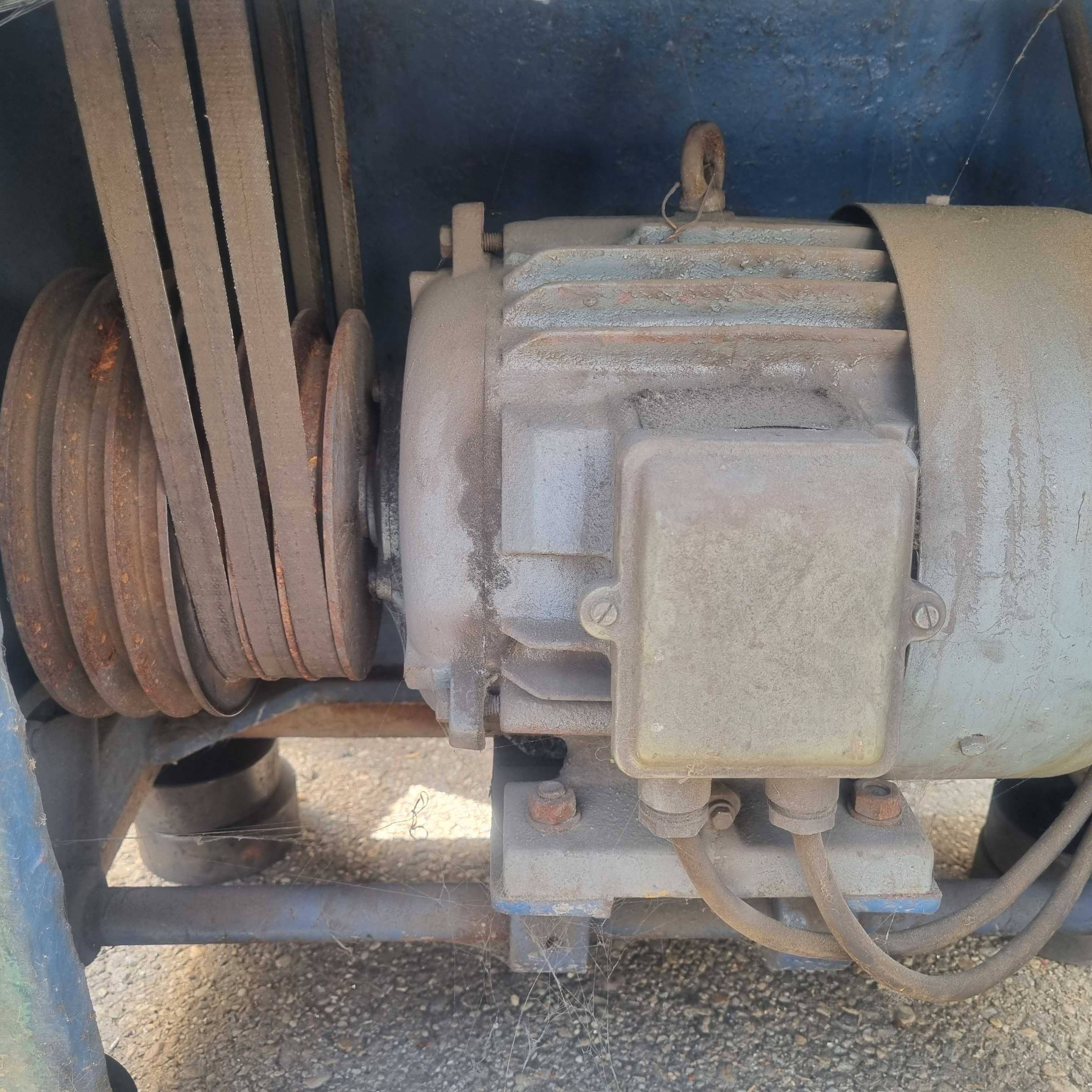 Polizor Industrial  5,5KW  1983  Polizor dublu de banc 
GISAG SE 2x500