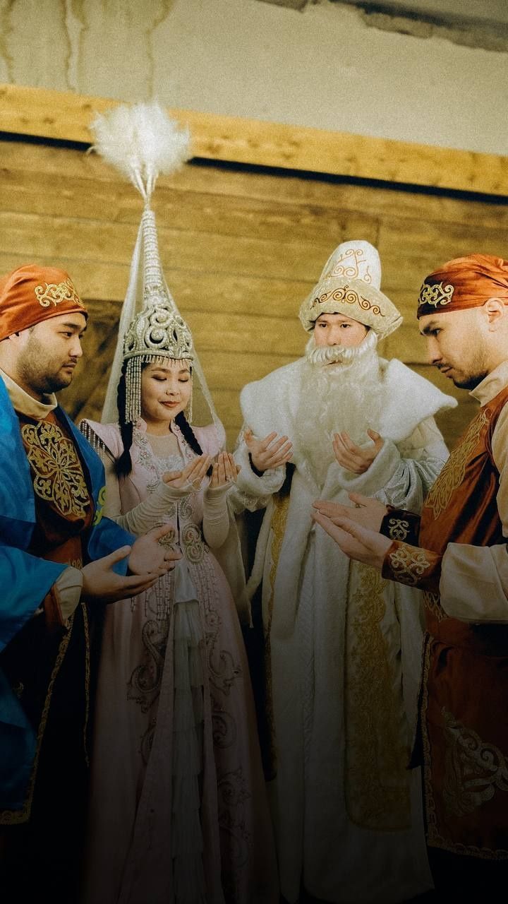 Аниматоры Наурыз! Батыры  национальные  казахские  одежда