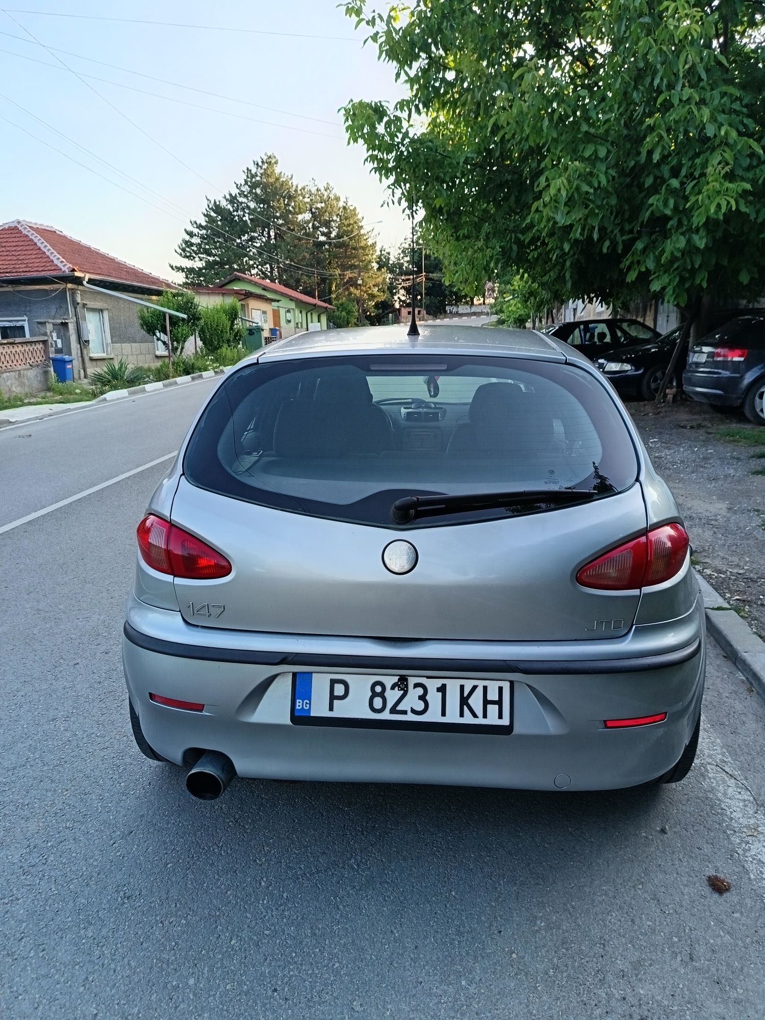 Автомобил Алфа Ромео 147