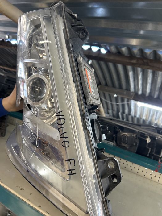 Десен фар за Volvo FH