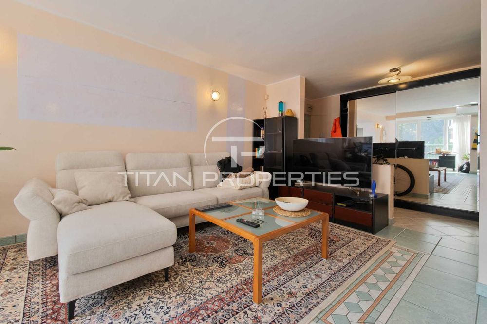 Двустаен обзаведен апартамент в Центъра