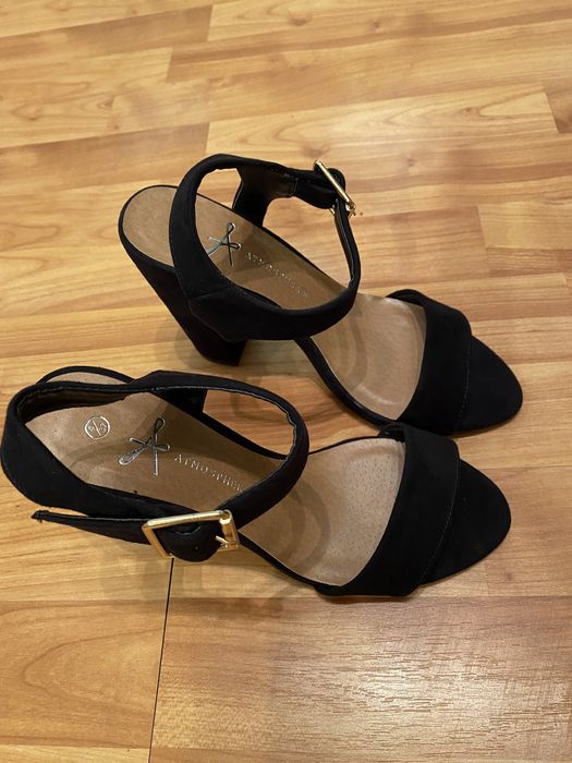 Vand sandale elegante noi