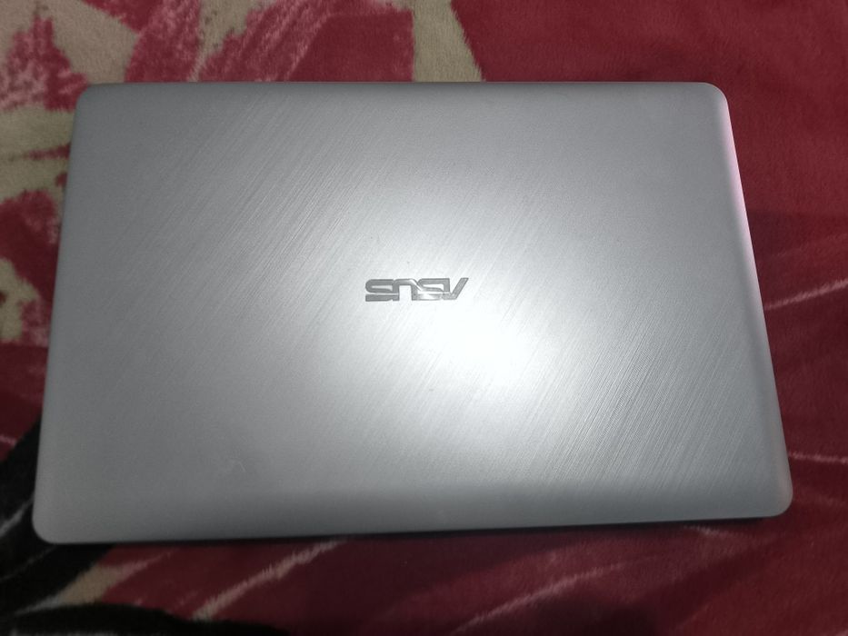 Asus VivoBook notebook sotiladi