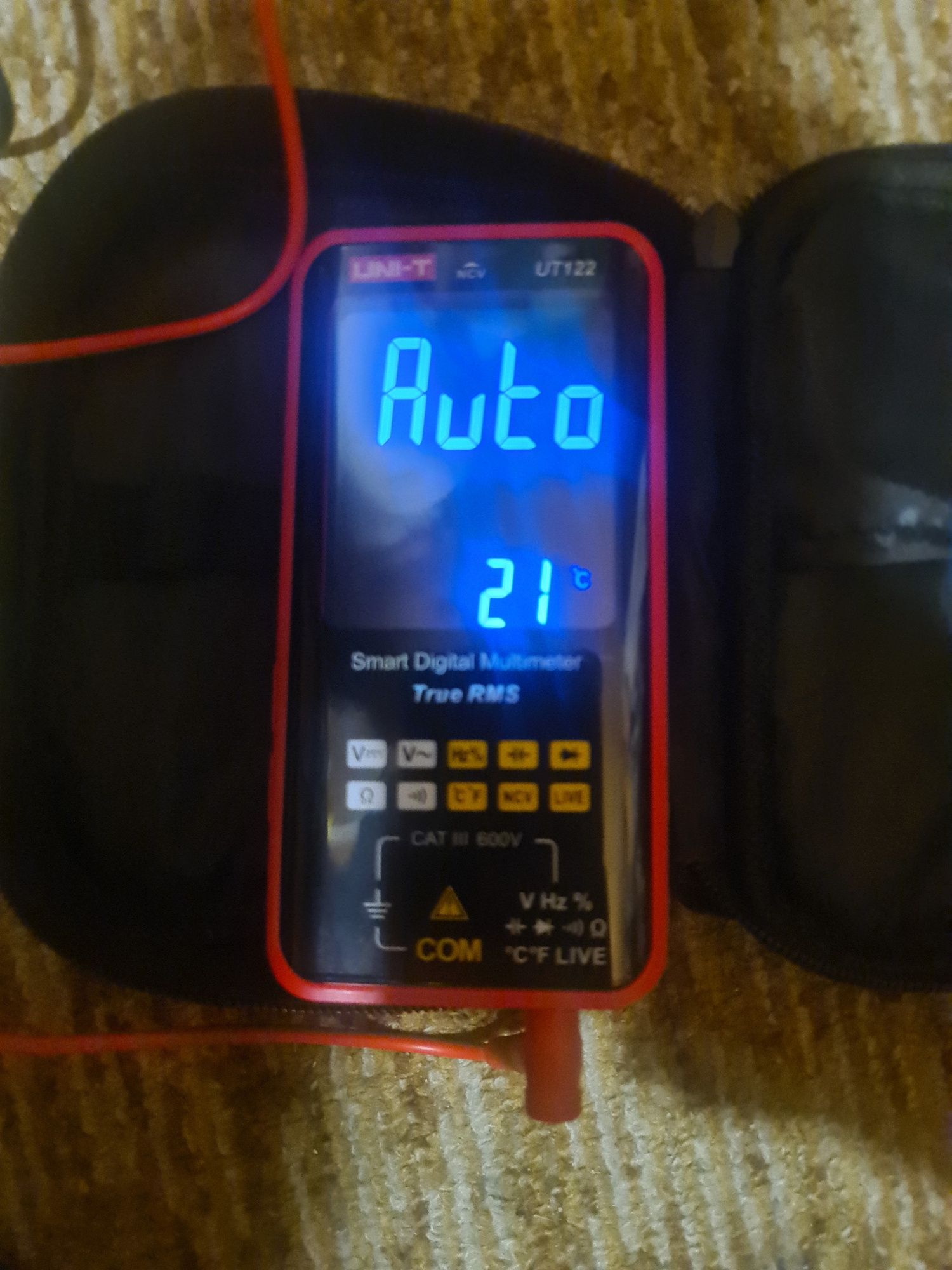 НОВ Мултиметър UNI-T UT122