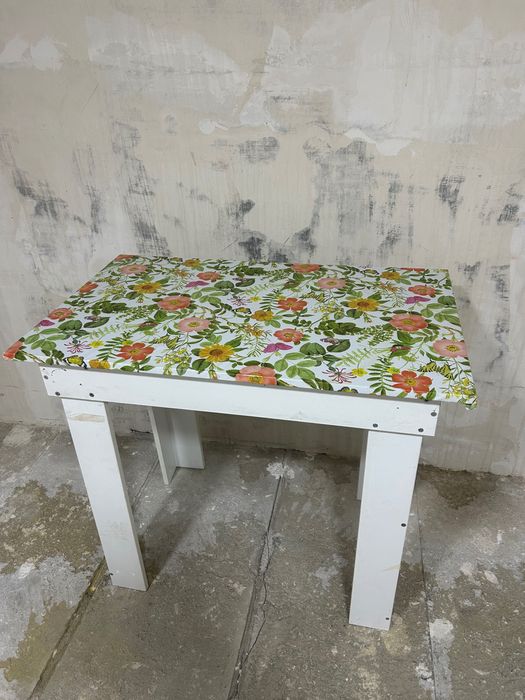 Продам стол кухонный