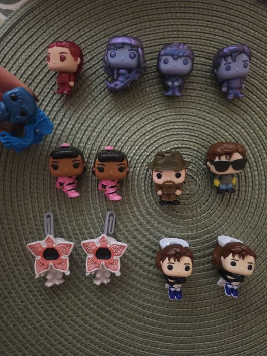 Stranger things- kinder joyВсички фигурки от снимката се продават.
Тър