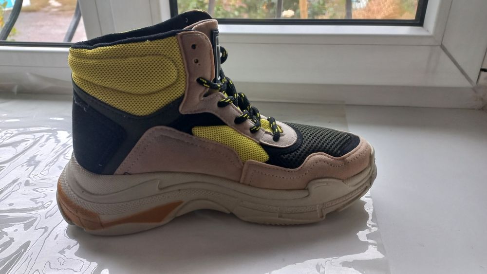 Спортивные полуботинки