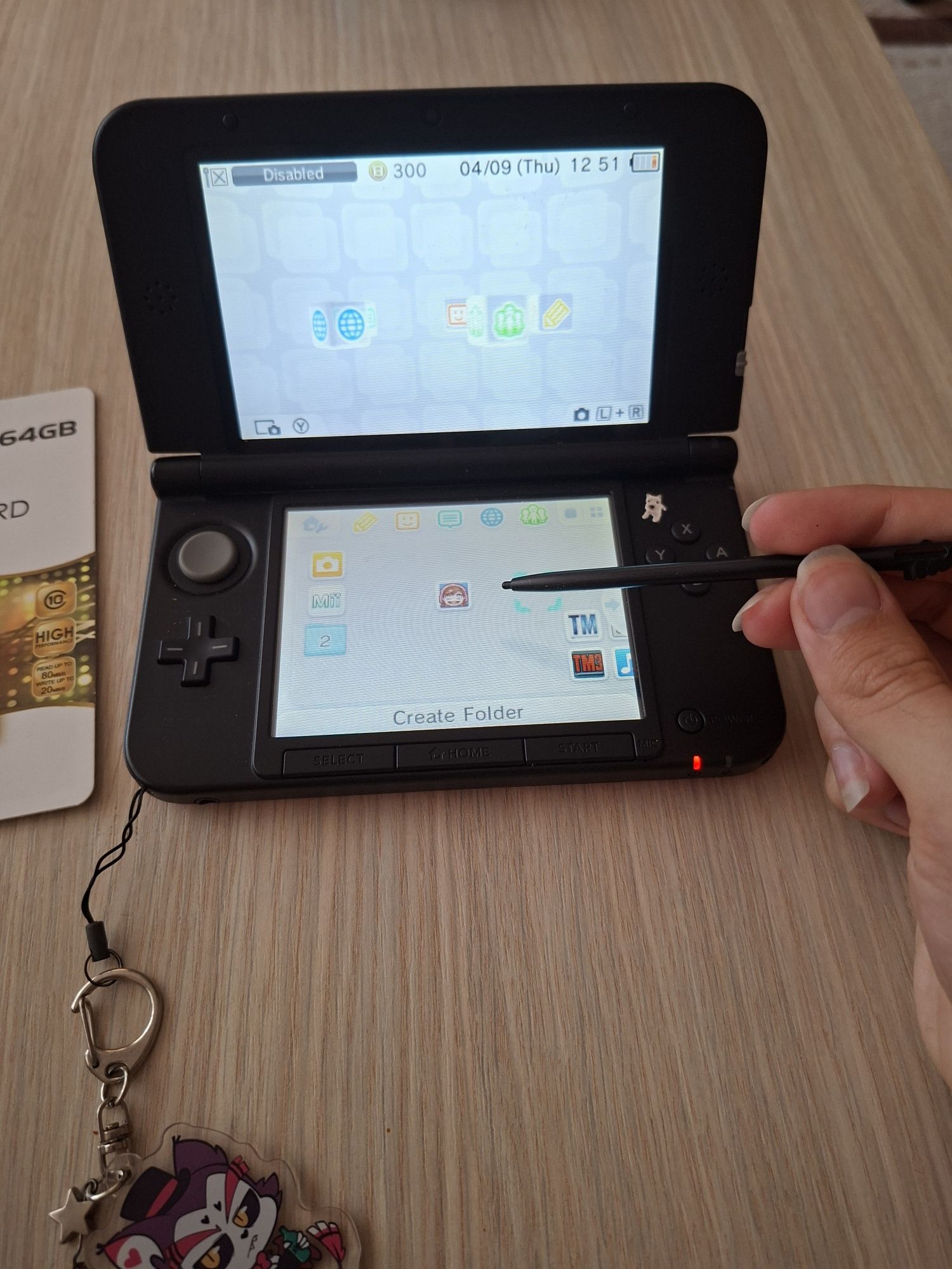 Nintendo 3ds xl със micro sd карта нова