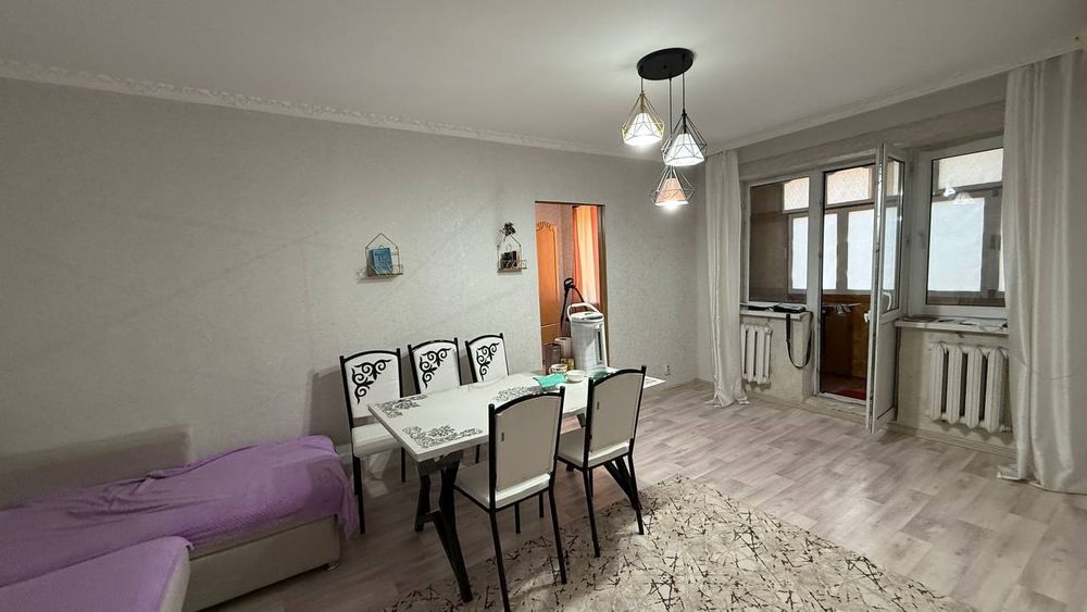 В центре города на 3 этаже продаётся 2х комнатная ул. Мәңгілік Ел 19