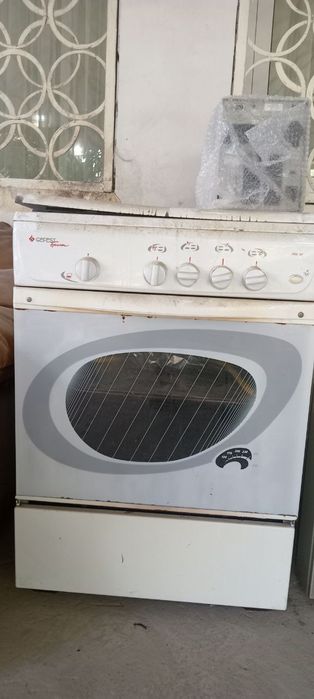Продам газ плиту гефест