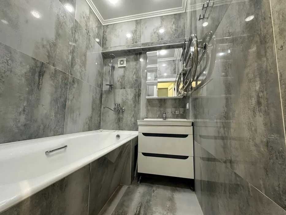 Срочно!!! Сдается Квартира с Ремонтом Ор-р Метро Новза 2/3/9 901*