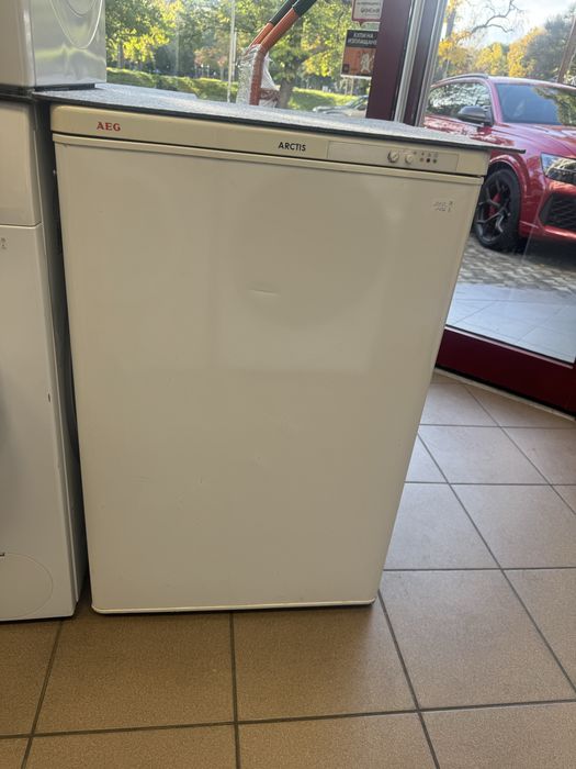 Малък фризер AEG