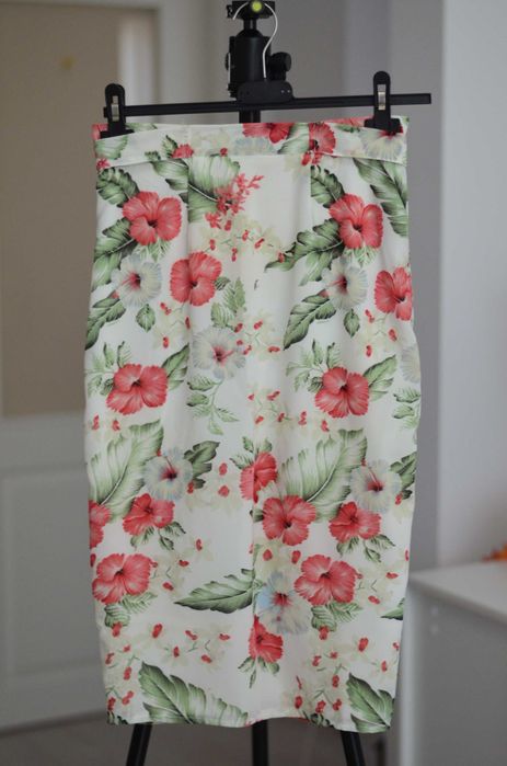 Fusta midi ASOS cu motive florale, marime 36