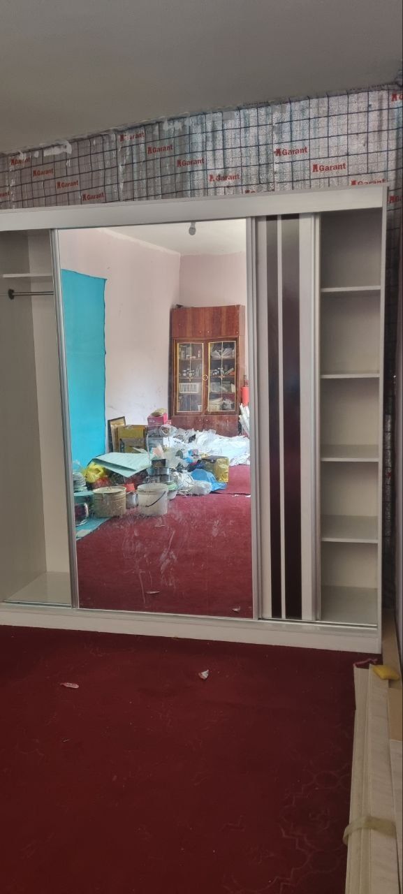 Срочный продам хайтек шкаф купе