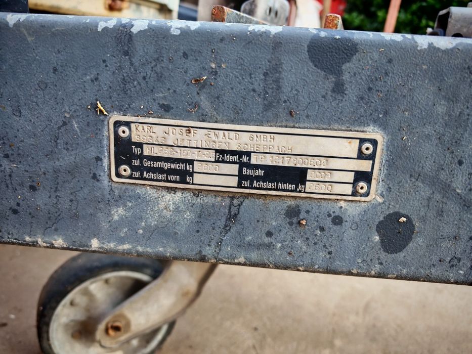 Vând remorca cu 2 axe de 2600 kg