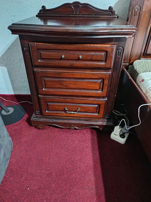 Dormitor din pat, 2 noptiere, comodă,sifonier