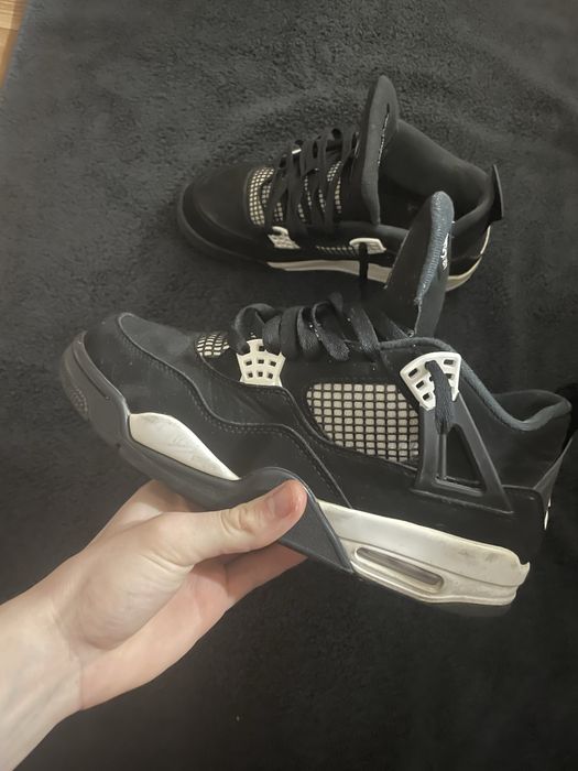 Jordan 4 white thunder