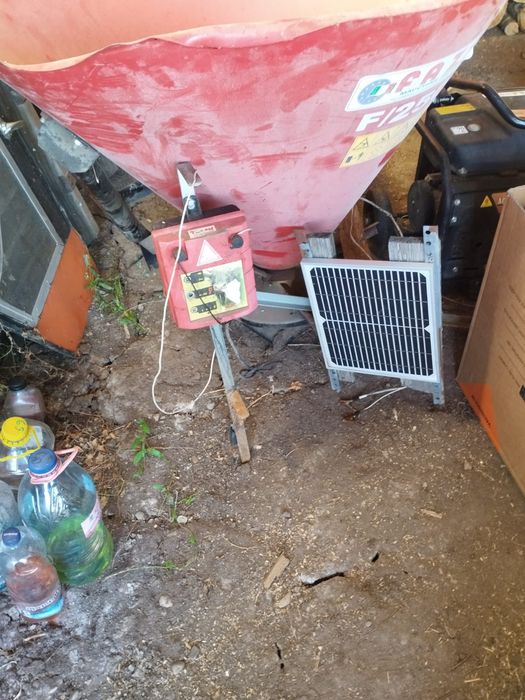 Vand instalație pt gard electric (generator impulsuri) OLLI 122B+panou