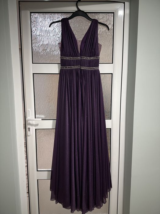 Официална рокля.