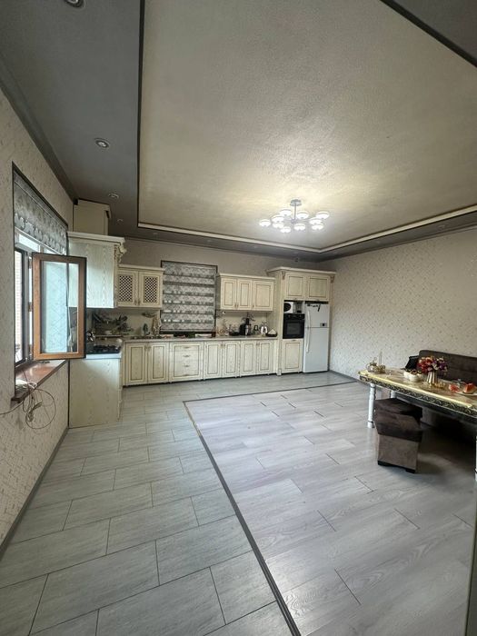 Эшонгузар, Бек Барака бозорини орка томонида 5,5 сотихли ховли