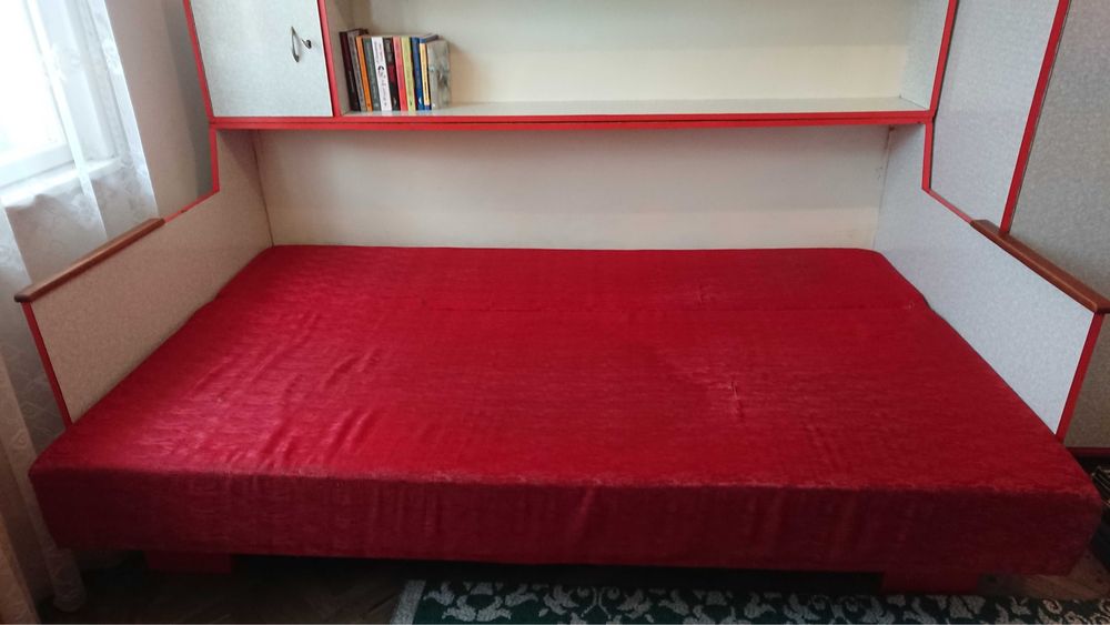 Mobila veche din lemn masiv cu furnir nuc  - piesele se vand si separa