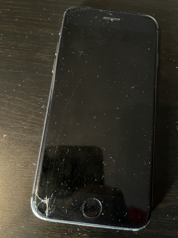 iPhone 8 64gb с напуквания и микрофон за ремонт