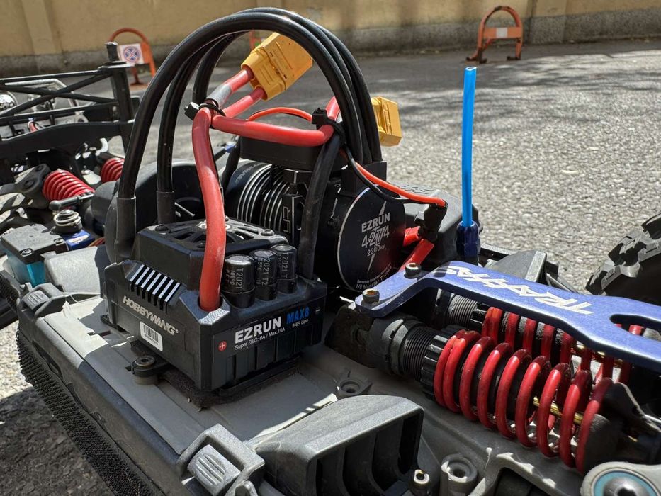 Продавам Traxxas summit