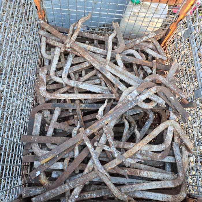 Clești pentru cofrag