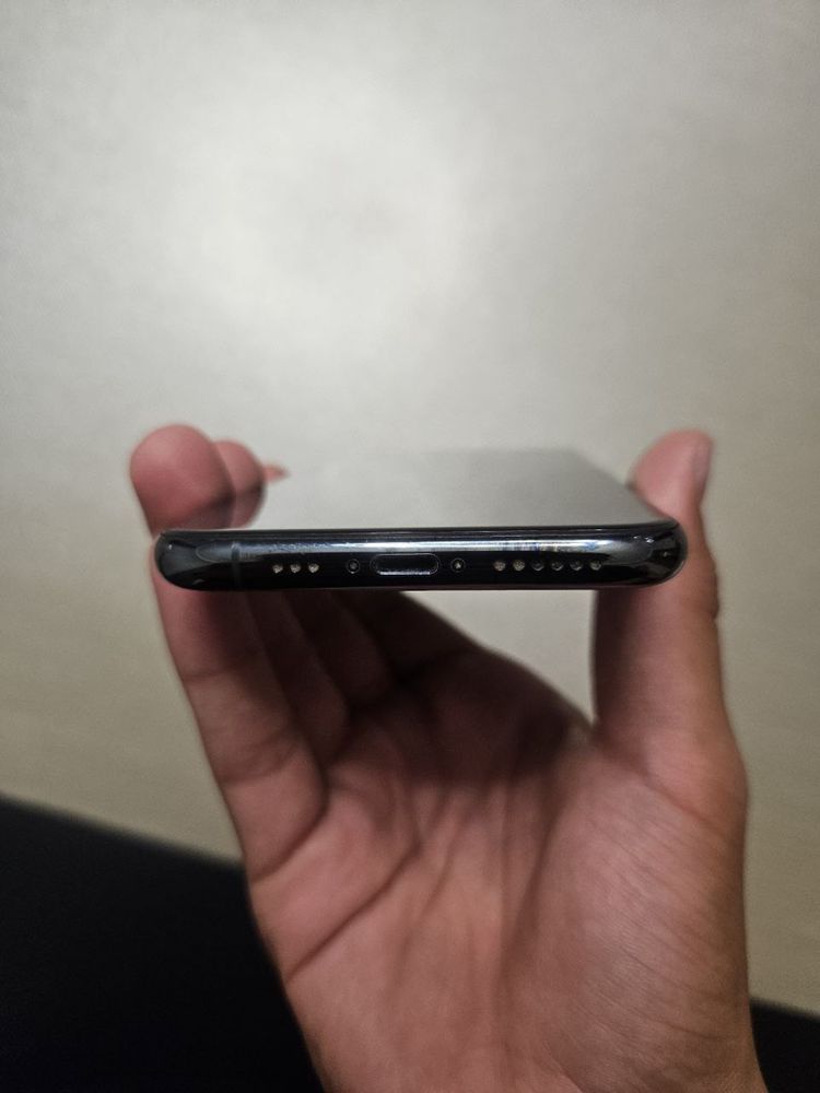 Iphone 11 pro в хорошем состоянии с коробкой