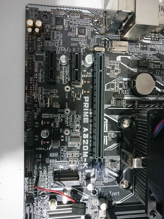 Комплект дъно + процесор: Asus A320M-K + AMD Ryzen 3 2200G с охлаждане