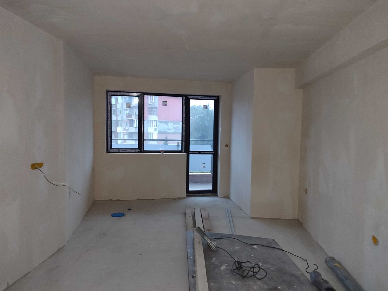 Продава се Тристаен апартамент в Добрич, Център - 110 кв.м за 1000 €/кв.м - Снимка #16