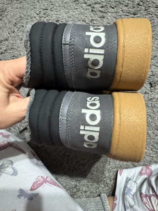 Adidași tip gheata Adidas marimea 44 2/3