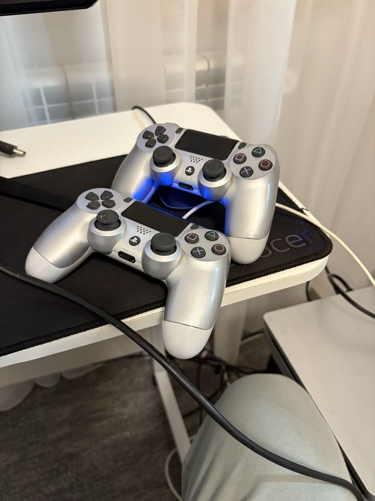 Vand ps4 cu tot cu jocuri