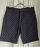 Pantaloni scurti bleumarin cu stelute rosii
