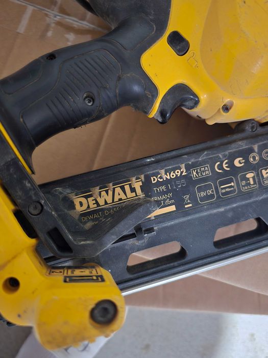Pistol cuie Dewalt 18V DCN692