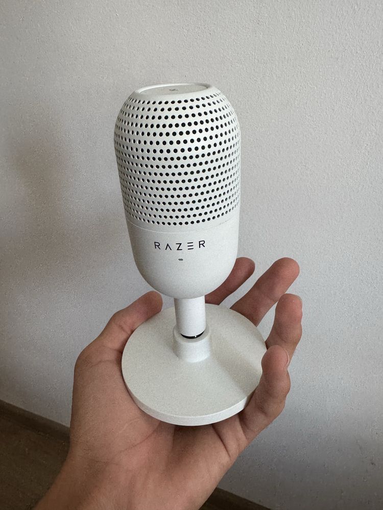 Микрофон Razer seiren mini v3