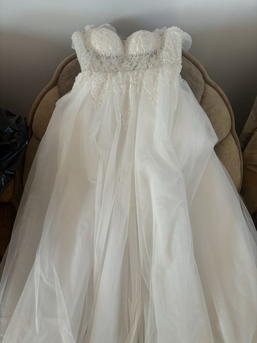 Vand rochie de mireasa cu husa si jartea cadou