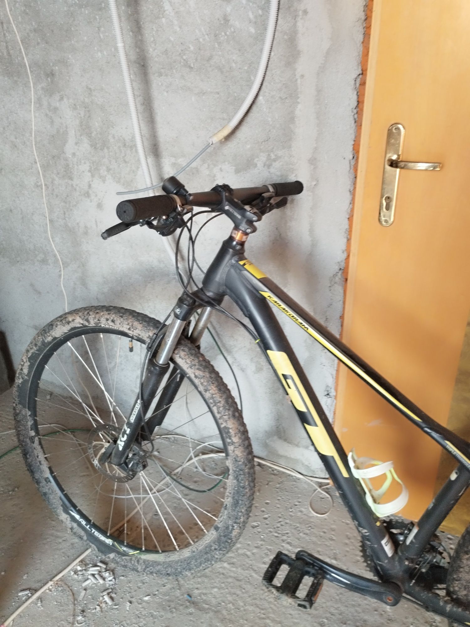 Bicicleta mtb pe 29 hidraulică