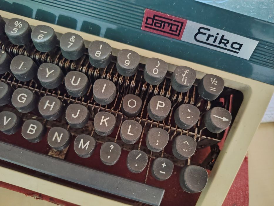 Mașina de scris Erika Daro