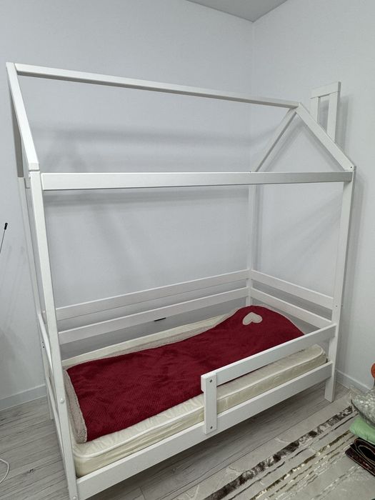 Продам детскую кровать в отличном состоянии