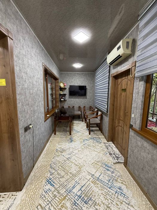 Юнусобод 14 квартал 1 этаж 2 хонали уй йол юзида сотилади