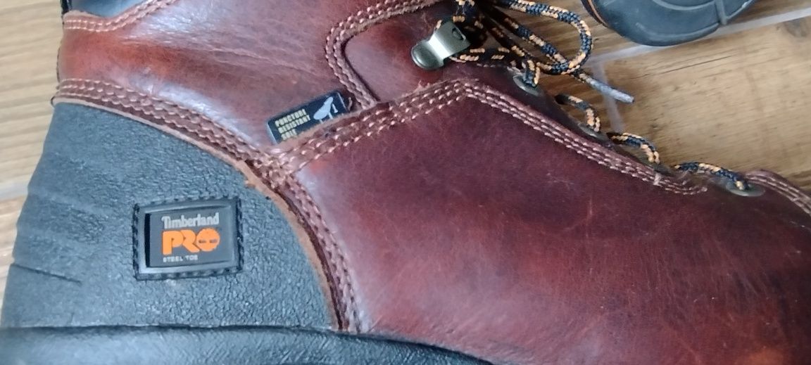 Работни обувки  Timberland .

В перфектно състояние.