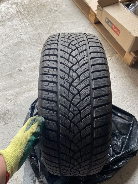 Зимни гуми GOOD YEAR 215/50/17